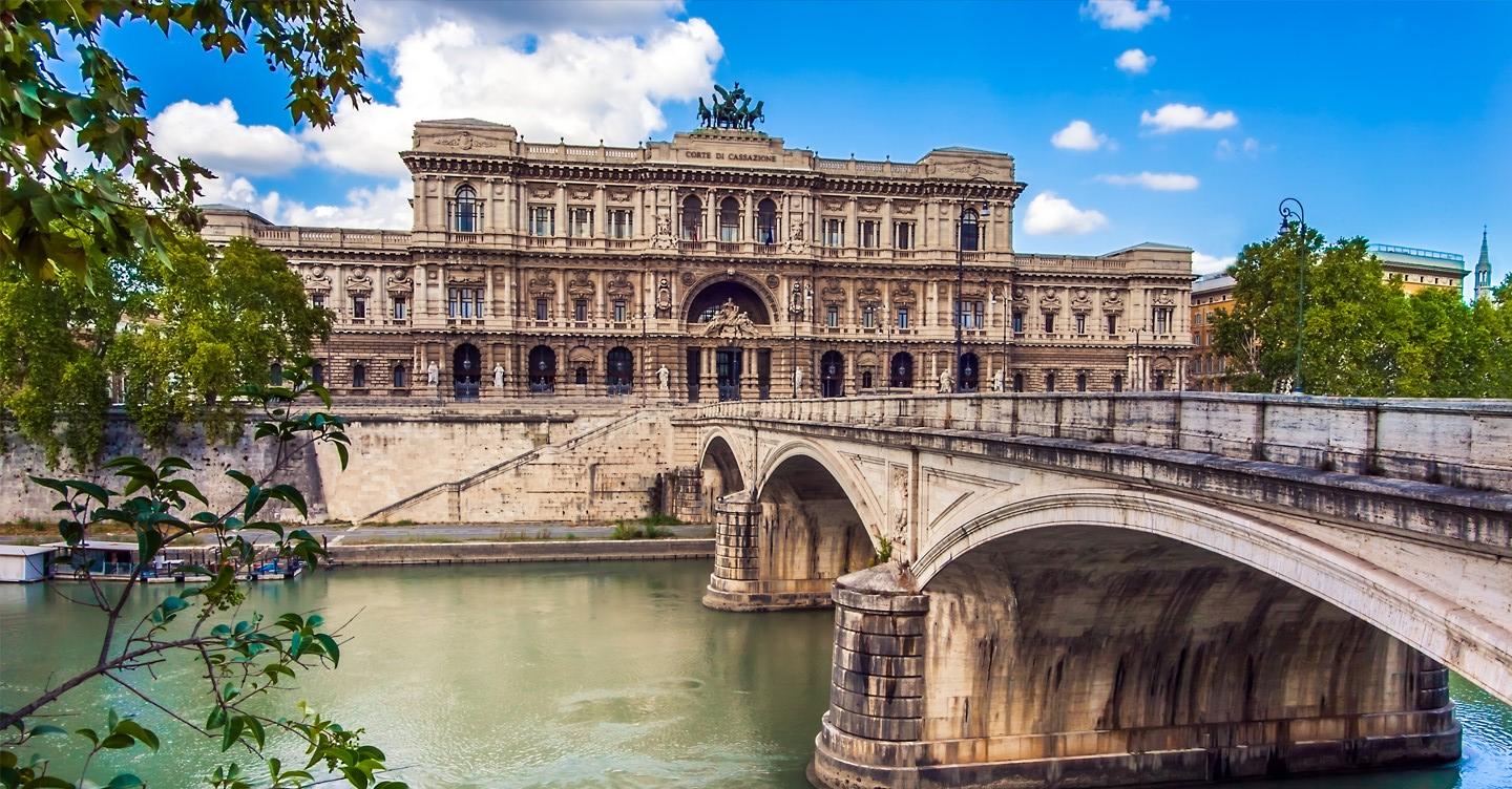 Fuori dall’appalto pubblico il trasporto di denaro per conto di Poste